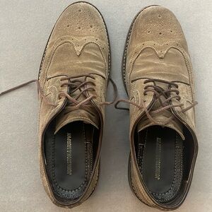 Pre-worn Johnston & Murphy Men’s Suede Pearson Wingtip 9.5M Shoes